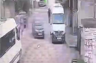 Freni çekilmeyen otomobil duvara çarptı