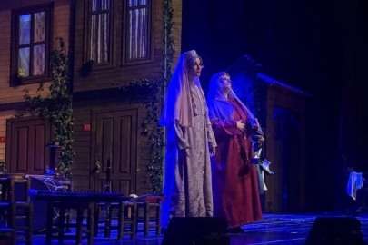 Bursa'da "7 Kocalı Hürmüz" müzikali sahnelendi