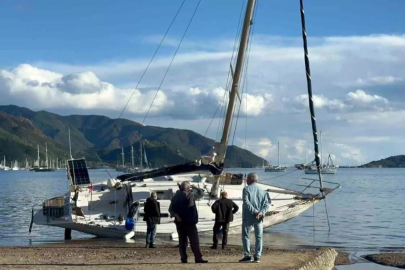 Marmaris'teki Fırtına Üç Yelkenliyi Karaya Sürükledi