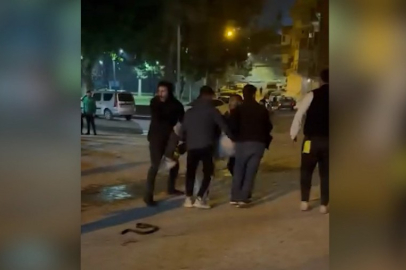 Sokak ortasında silahlı kavga! Yaralılar var...