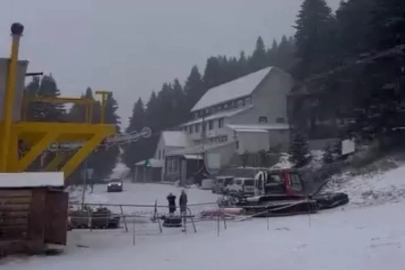 Uludağ beklenen kar yağışına kavuştu! Zirve beyaza büründü...