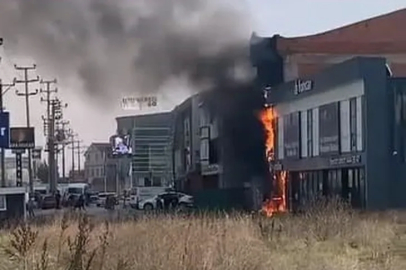 Bursa’da elektrik panosundan çıkan yangın işyerini yaktı