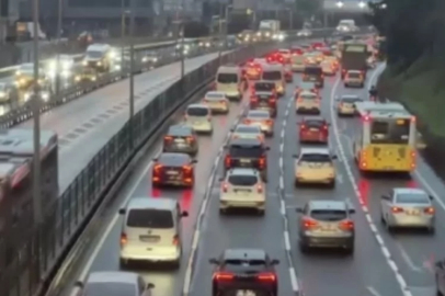 İstanbul yağmurlu bir güne uyandı: Trafik yoğunluğu yüzde 80 oldu
