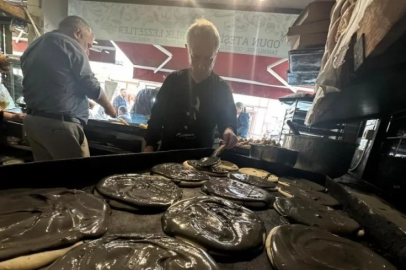 Bursa'nın efsane lezzetinin rengi siyah oldu!