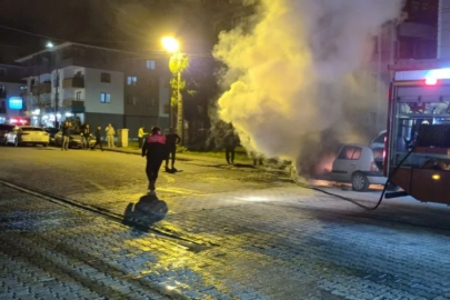 Çalıştırdığı aracı bir anda alev aldı, sürücü son anda kurtuldu
