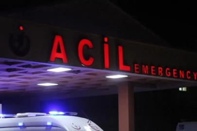 Gençler arasında 'yan bakma' kavgasında bıçaklar çekildi! Ayağından çıkarıp sapladı...