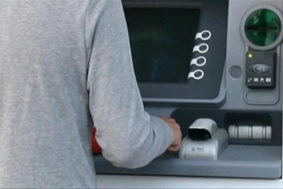 Kartını yutan ATM'ye sinirlendi, güvenlik görevlisini bıçakladı