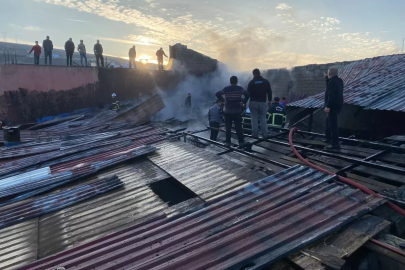 Bitlis'te Sanayi Sitesinde Çıkan Yangın Korkuttu