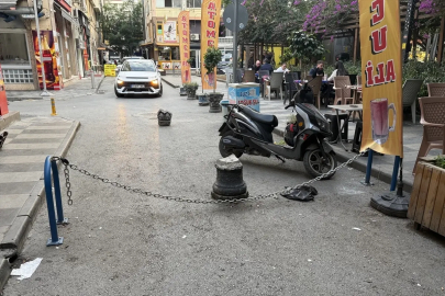 Mersin'de üstünden atlamaya çalıştığı zincir bariyerlere bisikleti takılan sürücü yaralandı