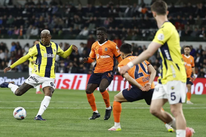 Başakşehir - Fenerbahçe maçının ilk 11'leri