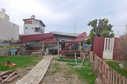 Hatay'da Kuvvetli Rüzgar Çatıları Uçurdu