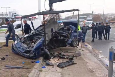 Minibüs ve otomobil çarpıştı: 1 ölü, 3 yaralı