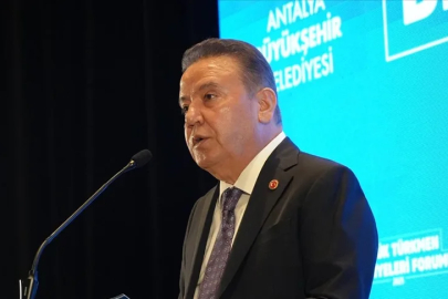 Muhittin Böcek 'acilen' hastaneye kaldırıldı