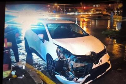 Otomobiller çarpıştı: 2 yaralı