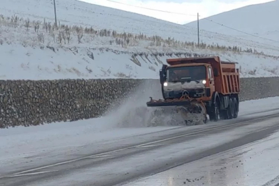 Ağrı-Erzurum kara yolunda karla mücadele çalışmaları başladı