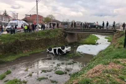 Bursa'da otomobil dere yatağına uçtu: Yaralılar var