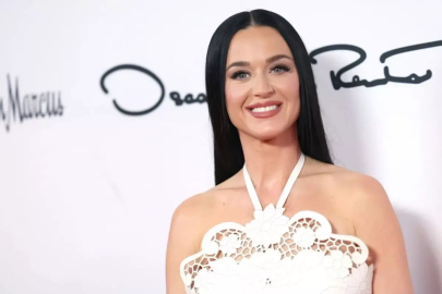 Dünyaca ünlü şarkıcı, eski başbakanla birlikte olduğunu resmen açıkladı