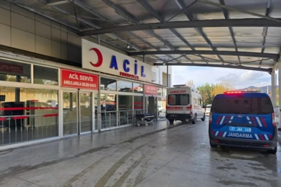 Kız kardeşiyle tartışan babasını bıçakla yaraladı!