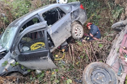 Otomobille çarpışan 3 tekerlekli motosikletteki çift yaşamını yitirdi