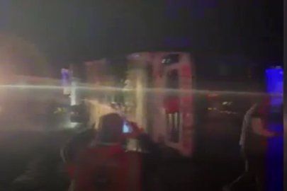 Yağmur beraberinde kazayı getirdi! Yolcu otobüsü devrildi...