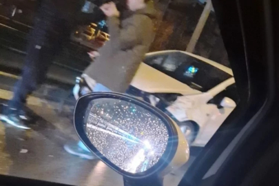 Bursa'da araç refüje çarptı!