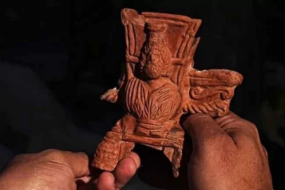 Efes'te Mısır tanrısı kabartmalı tütsü bulundu