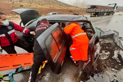 Kahramanmaraş'ta iki otomobilin çarpıştığı kazada 1 kişi öldü, 2 kişi yaralandı