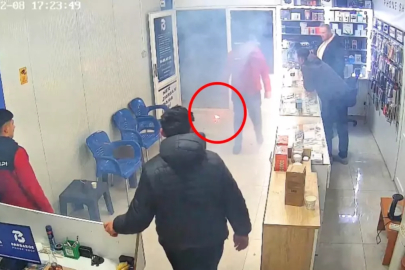 Tamire getirilen cep telefonu alev aldı; o anlar kamerada