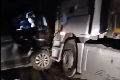 Bursa'da turistleri taşıyan araca tır çarptı! Çok sayıda yaralı var...