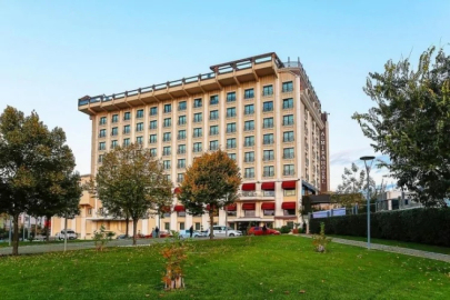 Almira Hotel'den Kübra Lana ve orkestrası ile yılbaşı kutlaması