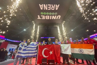 Bursalı öğrenciler Estonya'dan dünya şampiyonluğu getirdi