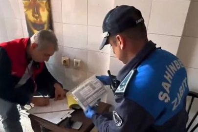 Zabıta bile şaştı kaldı! Kasap dükkanında kaçak alkol üretimi...