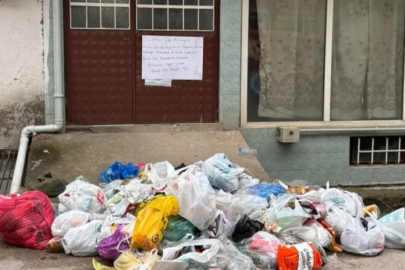 Bursa'nın bir sokağında sorun büyüyor! Kapıya yazı astılar yine çare olmadı