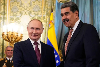 Putin ile Maduro telefonda görüştü: Venezuela'nın yanındayız