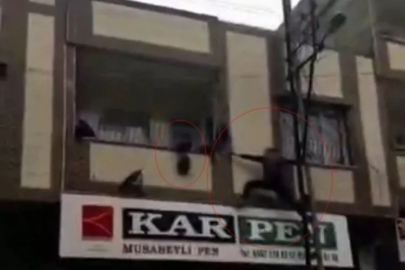Yürekleri ağza getiren an: Balkonda asılı kalan çocuğu kurtardı