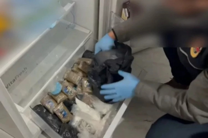 Buzdolabından esrar ve kokain gardıroptan tabanca ve para çıktı