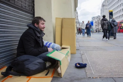 İngiltere'de evsizlerin sayısı son bir yılda yüzde 8 artarak 382 bini geçti