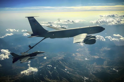 MSB paylaştı: Savaş uçaklarımızın gökyüzüne yansıyan görüntüleri