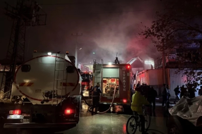 Hırdavat dükkanı alev topuna döndü, ekipler seferber oldu