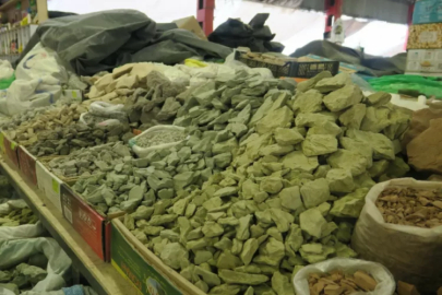 Mineral ve vitamin ihtiyaçlarını karşılayan toprak: Gulboto pazarlarda satılıyor