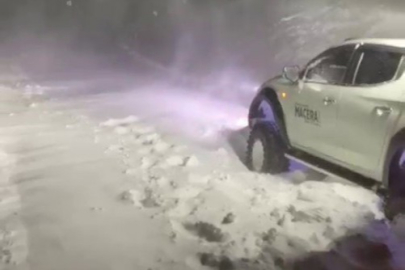 Palandöken geçidinde kar ve tipi nedeniyle mahsur kaldılar