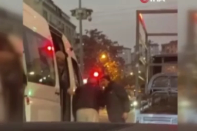 Servis şoförü kağıt toplayan kişiye yumruk attı