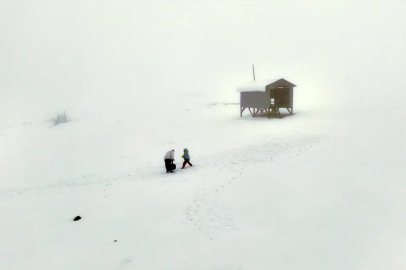 Düzce'nin 1830 rakımlı Kardüz Yaylası'na kar yağdı