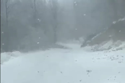 Kar Bursa'nın kapısında! Lapa lapa yağdı, her yer bembeyaz oldu...