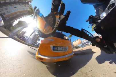 Mersin’de kaza yapan motosiklet sürücüsünü kaskı kurtardı