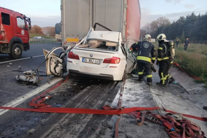 Otomobiliyle tırın altına giren 18 yaşındaki sürücü hayatını kaybetti