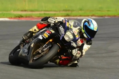 Şampiyon motosikletçi, kazada yaşamını yitirdi