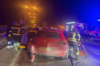 Çorum'da otomobil tıra çarptı