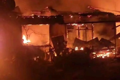 Edirne'de ahırda çıkan yangın 3 eve sıçradı