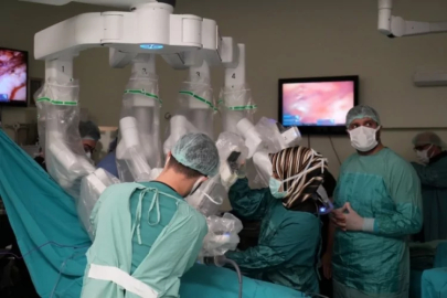 75 yaşındaki hastaya robot destekli mucize ameliyat!